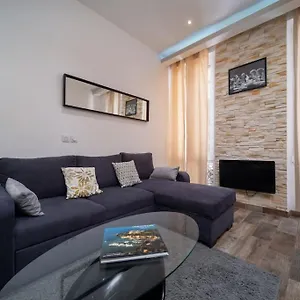  Appartamento Equipe 2 A 4 Couchages Au Coeur Du Vieux Port Francia
