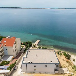 https://beachfront-apartments-tic-with-seaview.hotelinzadar.com