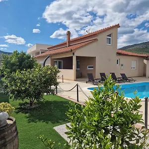 https://villa-luka.splithotels.org